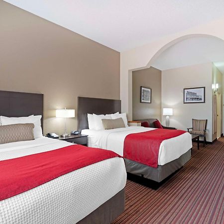 Best Western Plus Bradbury Inn And Suites Уейкрос Екстериор снимка