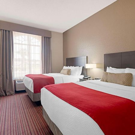 Best Western Plus Bradbury Inn And Suites Уейкрос Екстериор снимка