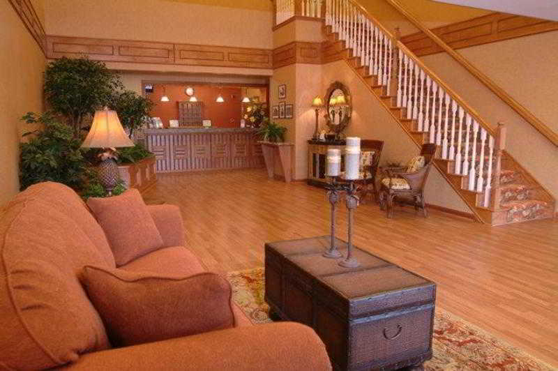 Best Western Plus Bradbury Inn And Suites Уейкрос Интериор снимка