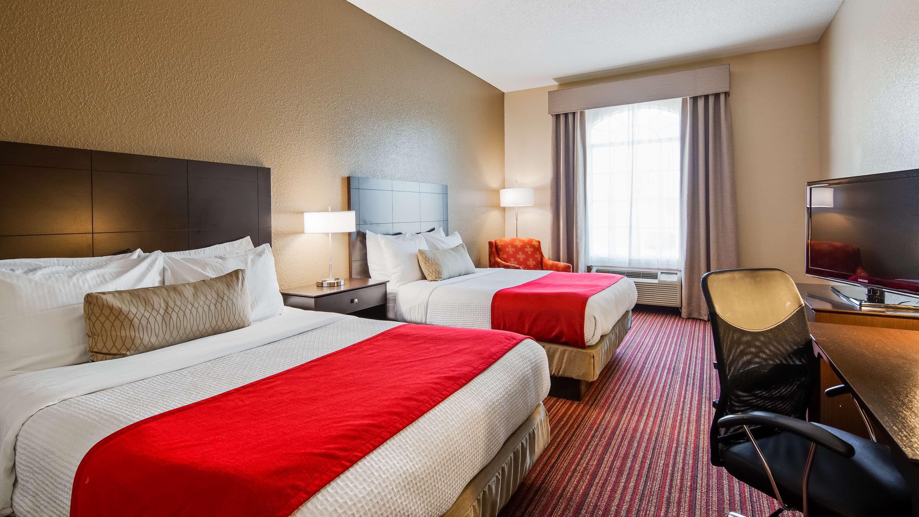 Best Western Plus Bradbury Inn And Suites Уейкрос Екстериор снимка
