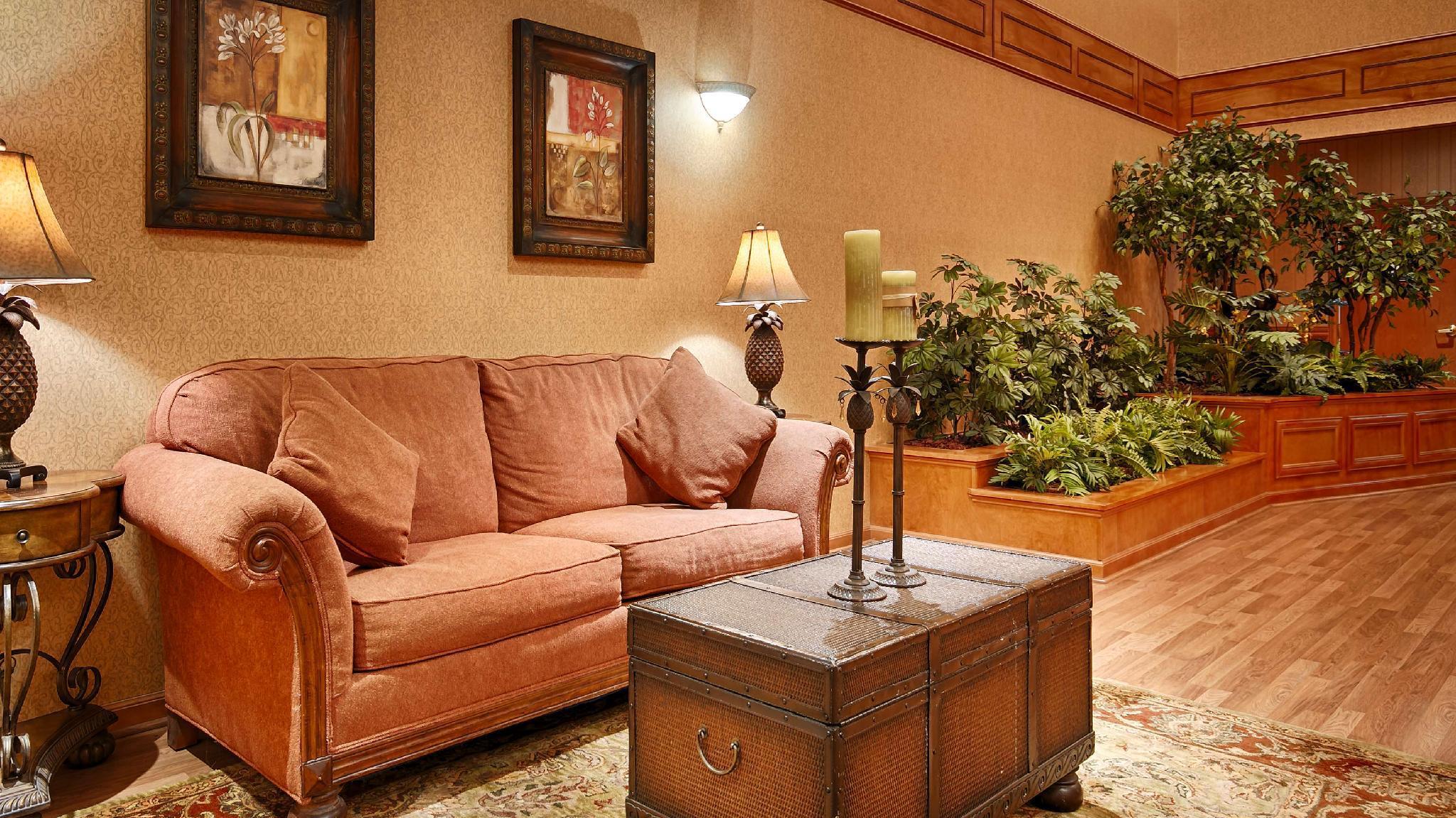Best Western Plus Bradbury Inn And Suites Уейкрос Екстериор снимка