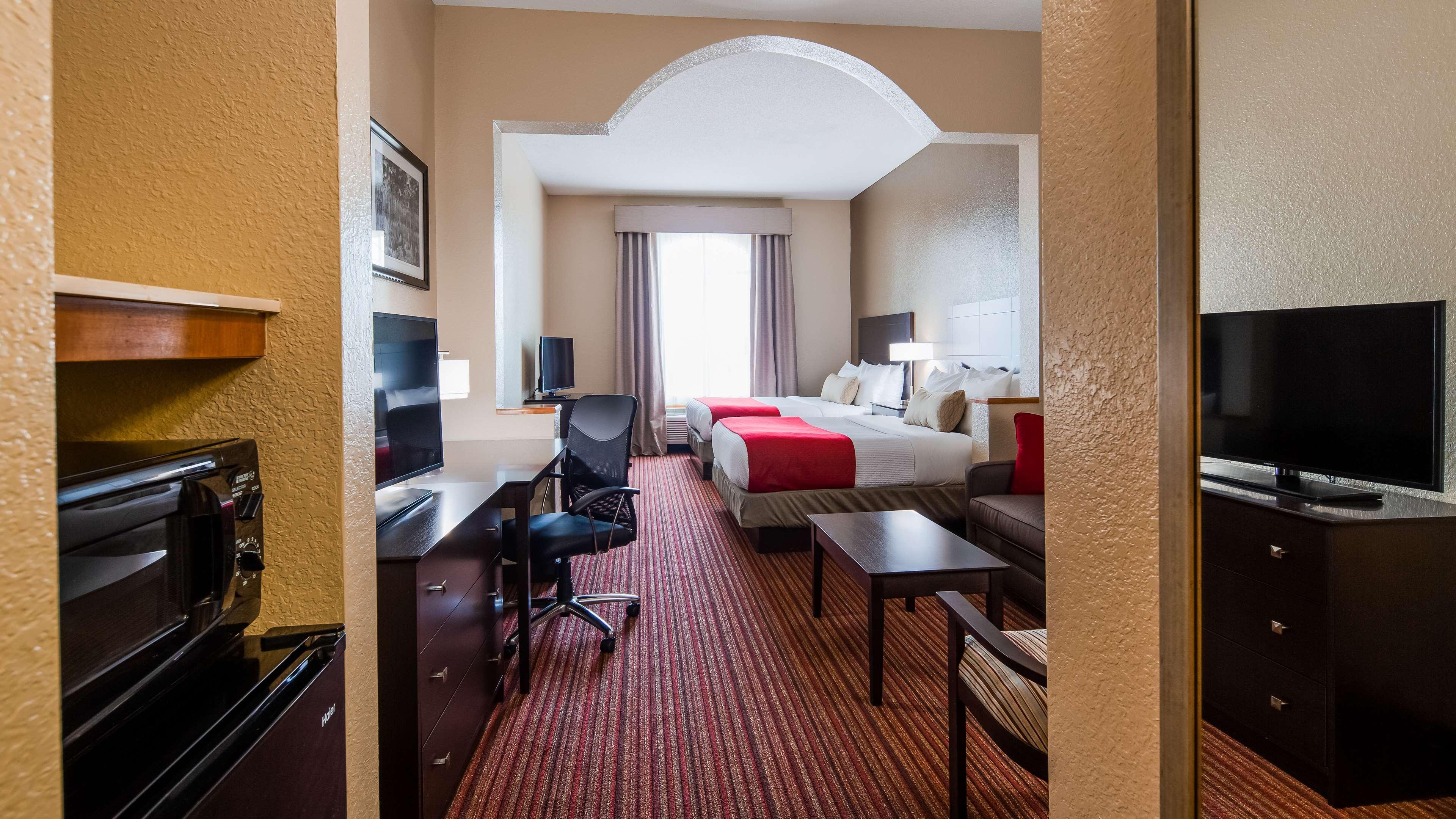 Best Western Plus Bradbury Inn And Suites Уейкрос Екстериор снимка