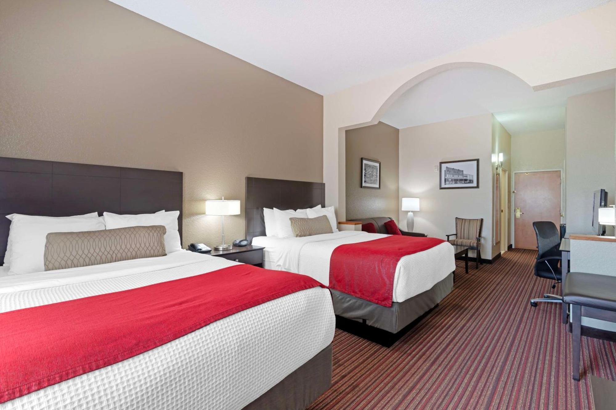 Best Western Plus Bradbury Inn And Suites Уейкрос Екстериор снимка