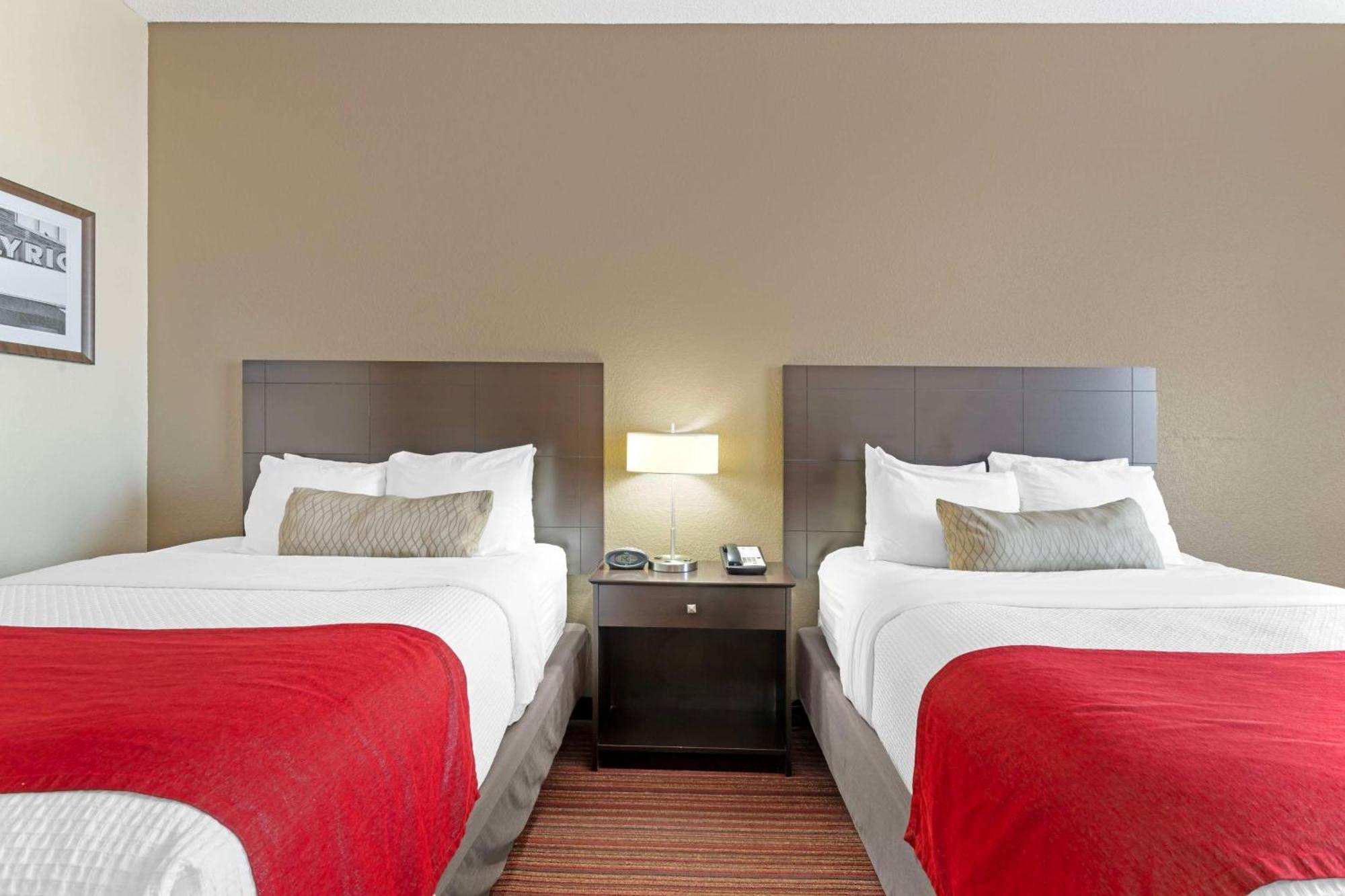 Best Western Plus Bradbury Inn And Suites Уейкрос Екстериор снимка