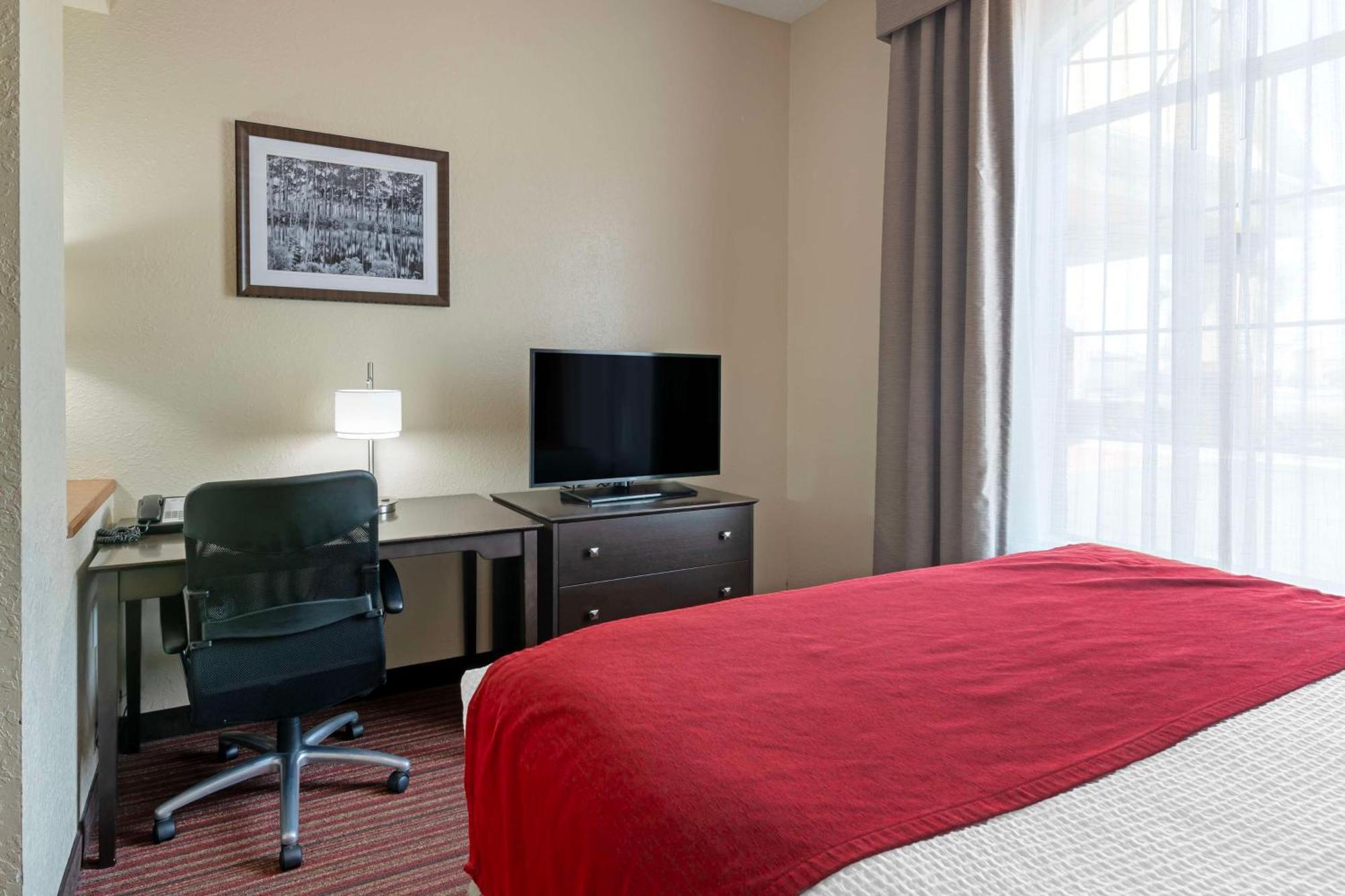 Best Western Plus Bradbury Inn And Suites Уейкрос Екстериор снимка