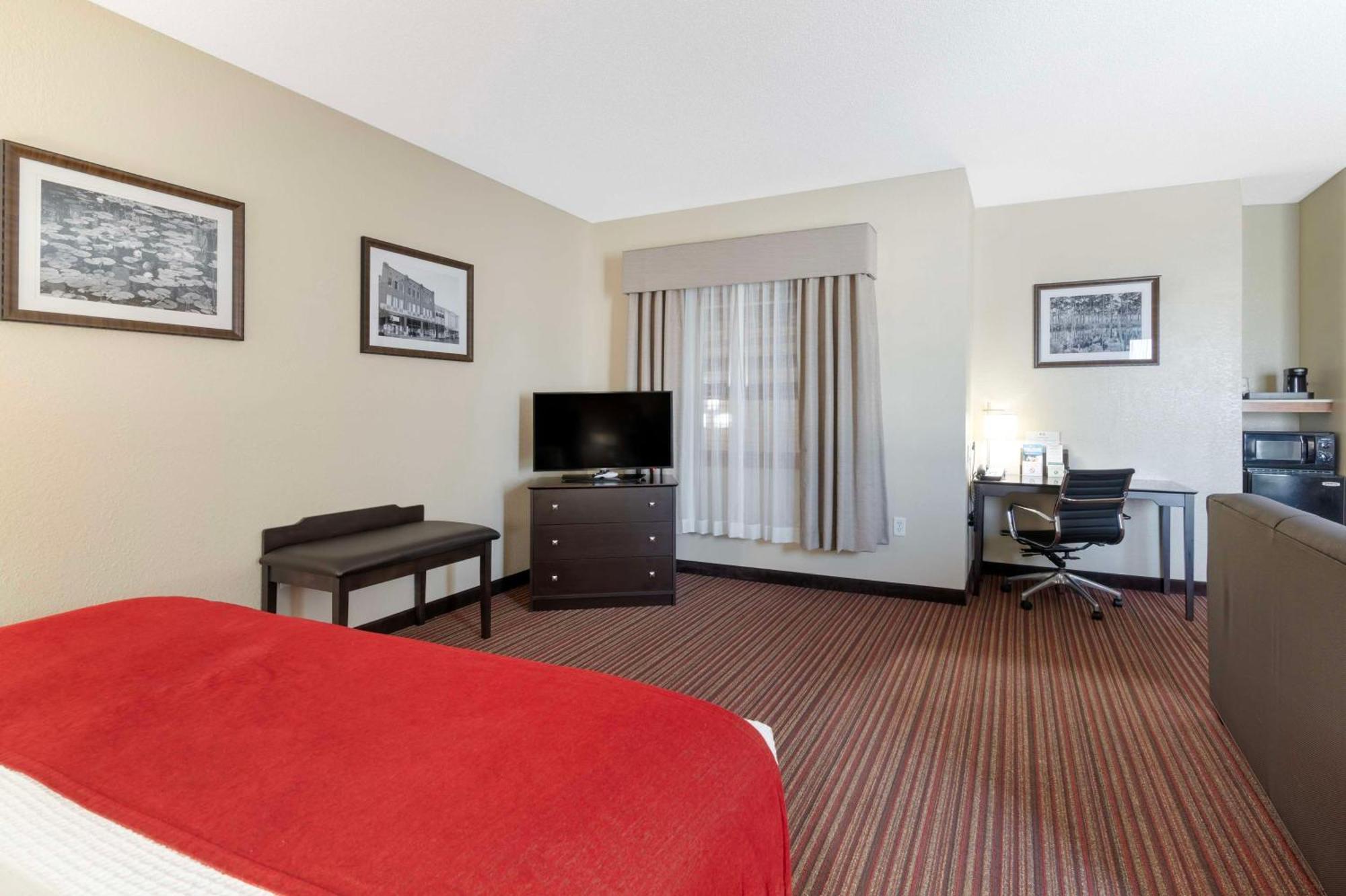 Best Western Plus Bradbury Inn And Suites Уейкрос Екстериор снимка