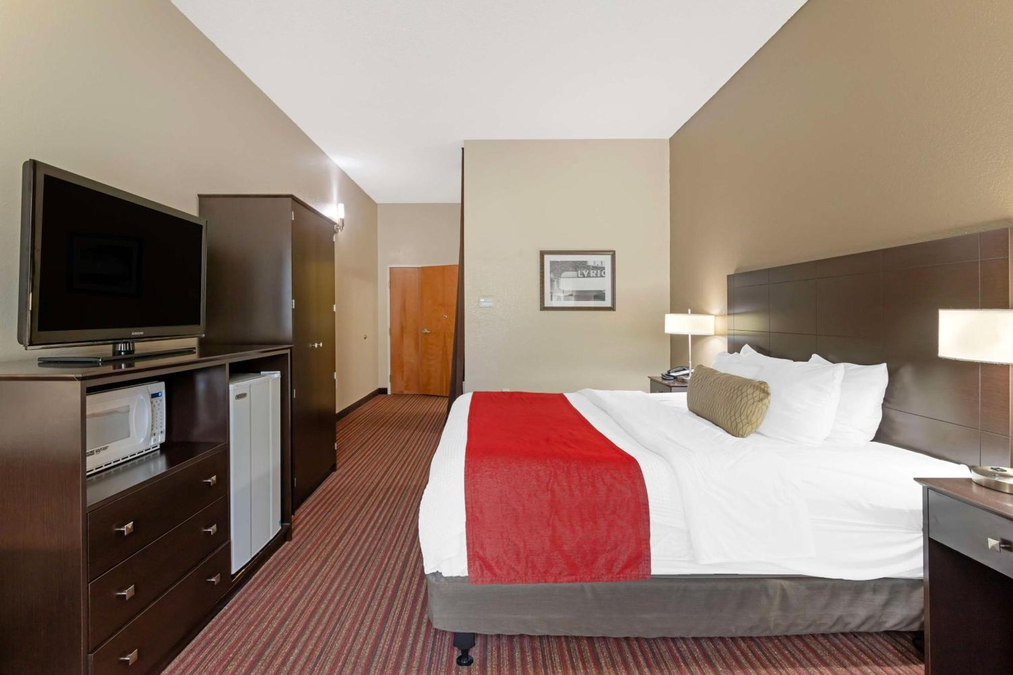 Best Western Plus Bradbury Inn And Suites Уейкрос Екстериор снимка