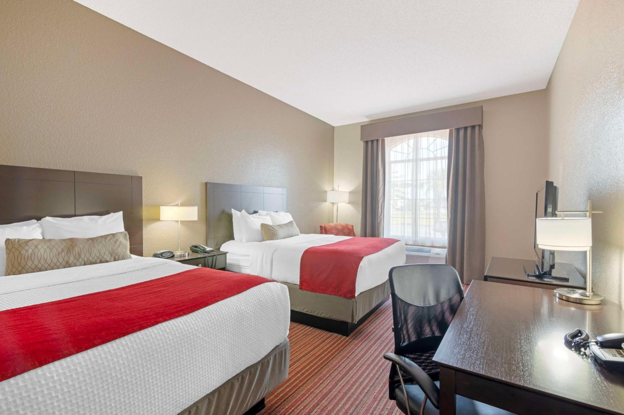 Best Western Plus Bradbury Inn And Suites Уейкрос Екстериор снимка