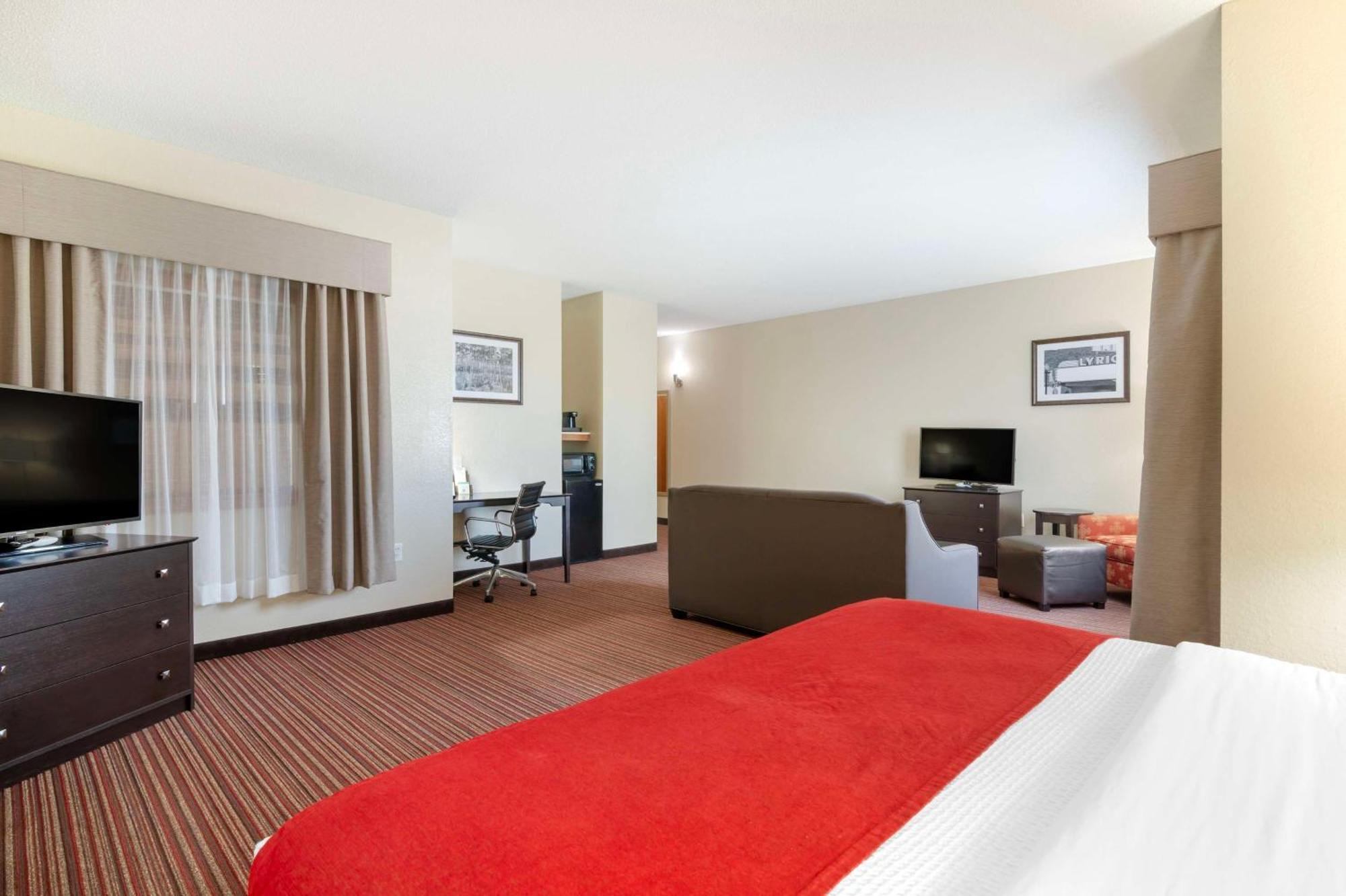 Best Western Plus Bradbury Inn And Suites Уейкрос Екстериор снимка