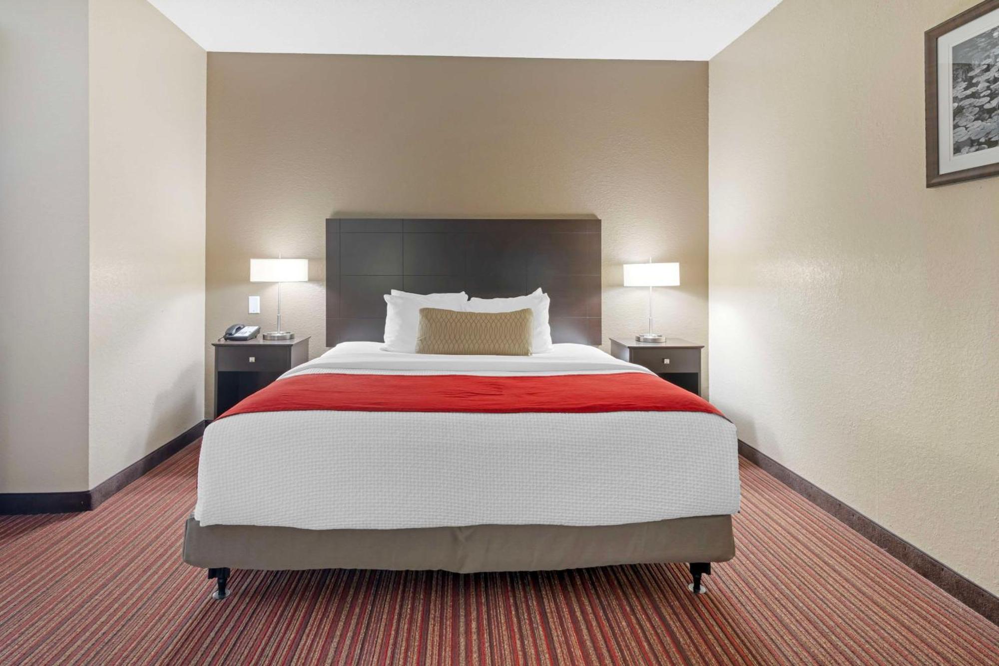 Best Western Plus Bradbury Inn And Suites Уейкрос Екстериор снимка