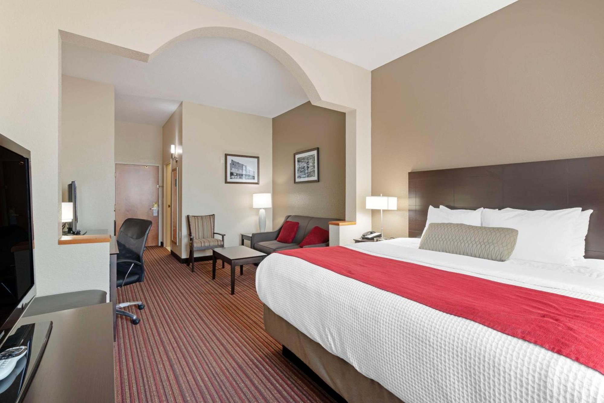Best Western Plus Bradbury Inn And Suites Уейкрос Екстериор снимка