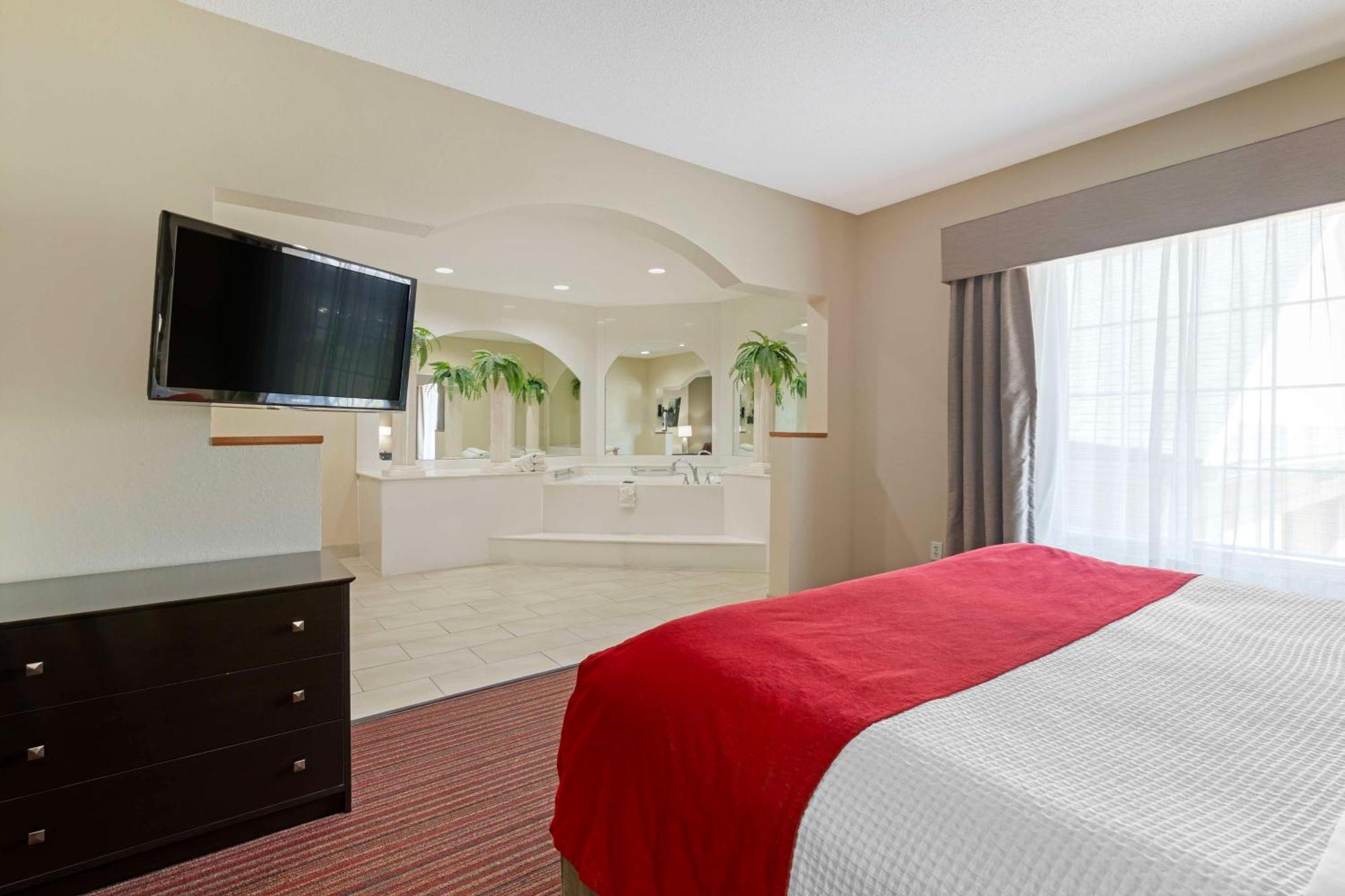 Best Western Plus Bradbury Inn And Suites Уейкрос Екстериор снимка
