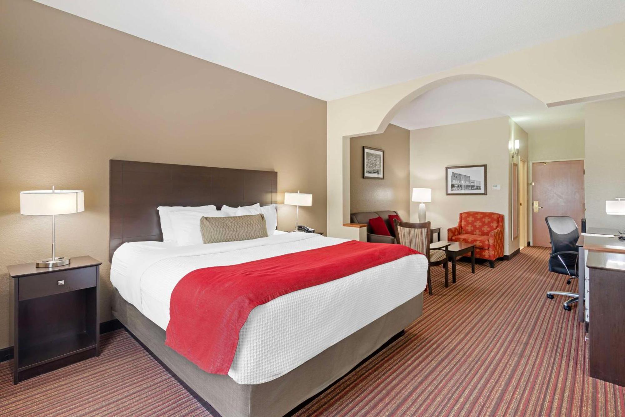 Best Western Plus Bradbury Inn And Suites Уейкрос Екстериор снимка