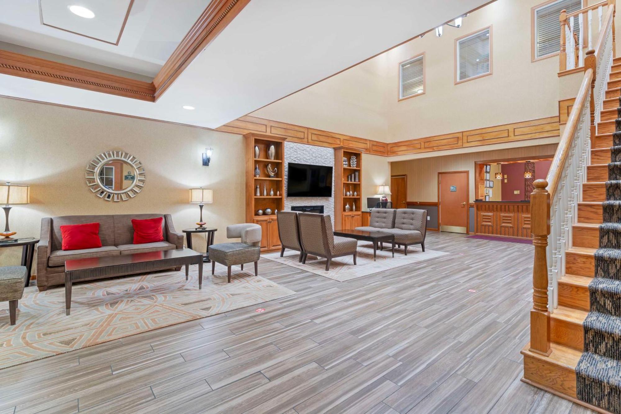Best Western Plus Bradbury Inn And Suites Уейкрос Екстериор снимка