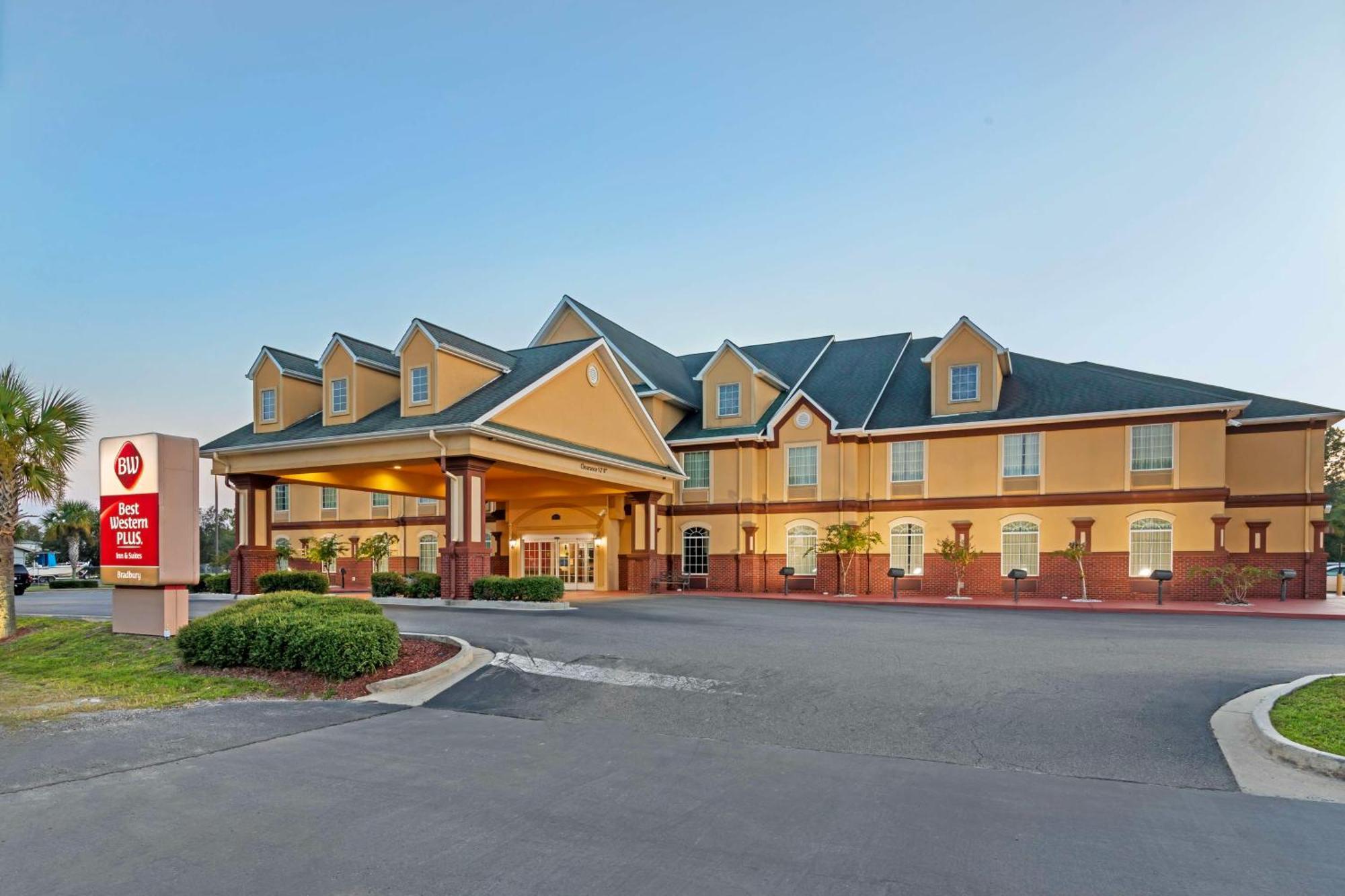 Best Western Plus Bradbury Inn And Suites Уейкрос Екстериор снимка