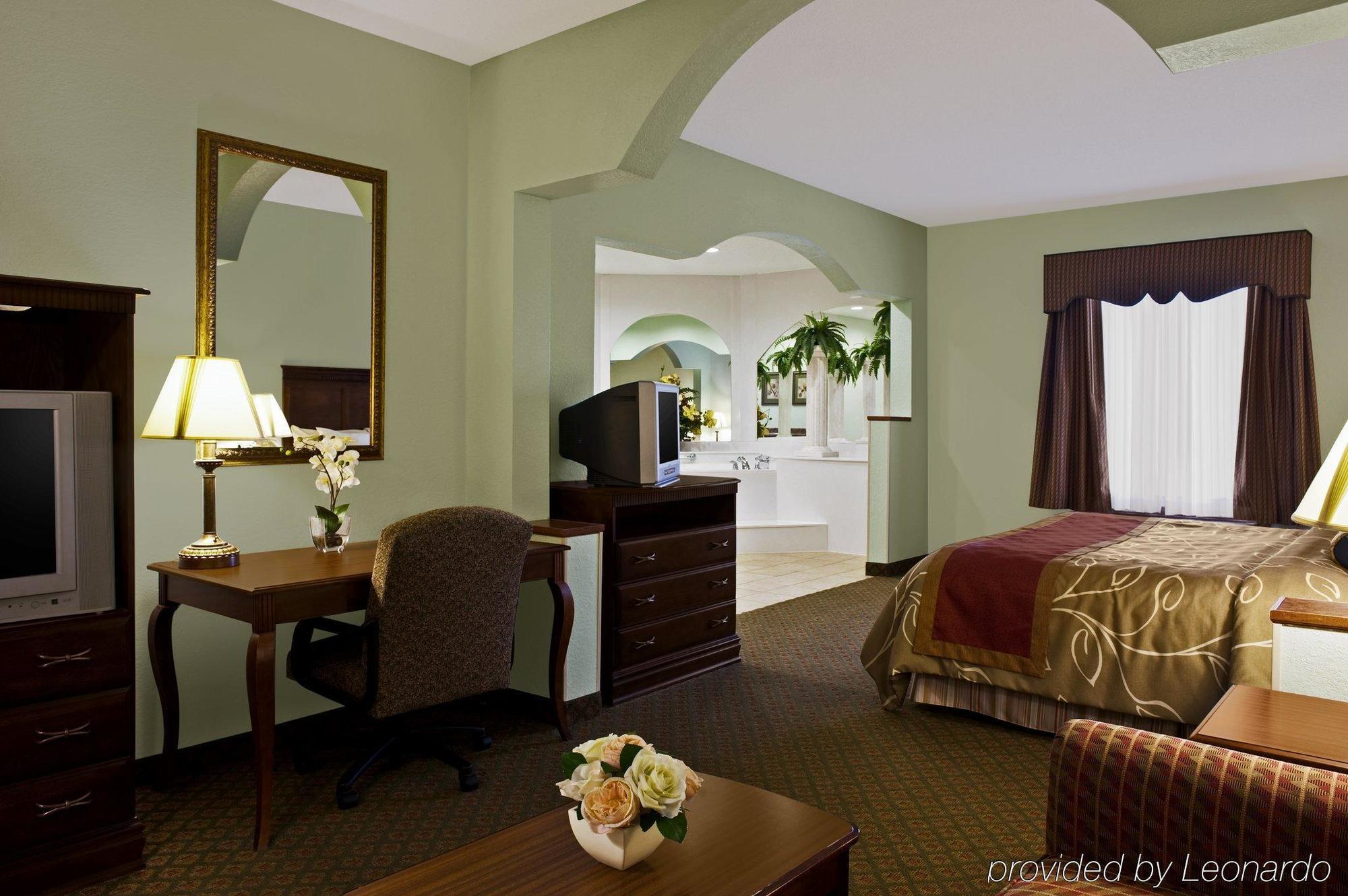 Best Western Plus Bradbury Inn And Suites Уейкрос Стая снимка
