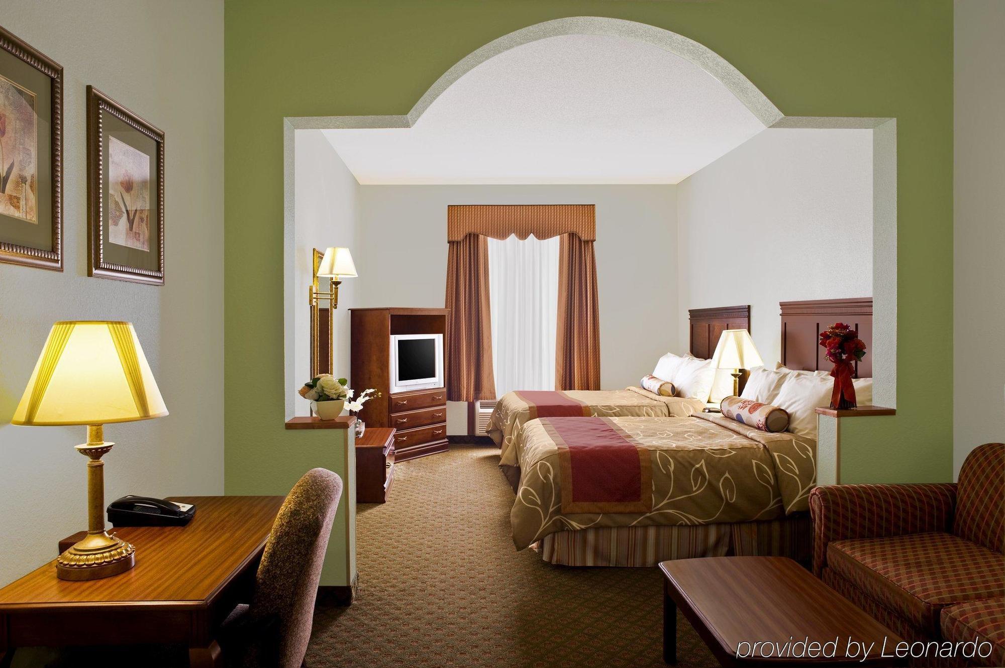 Best Western Plus Bradbury Inn And Suites Уейкрос Стая снимка