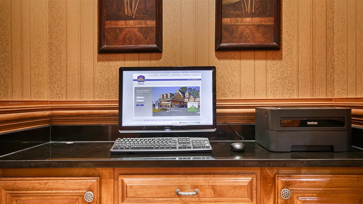 Best Western Plus Bradbury Inn And Suites Уейкрос Екстериор снимка