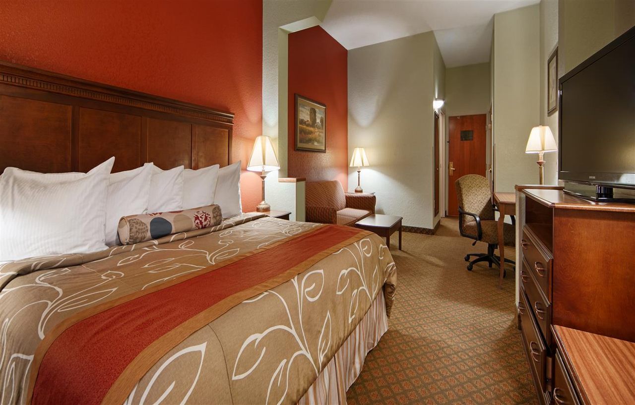 Best Western Plus Bradbury Inn And Suites Уейкрос Екстериор снимка