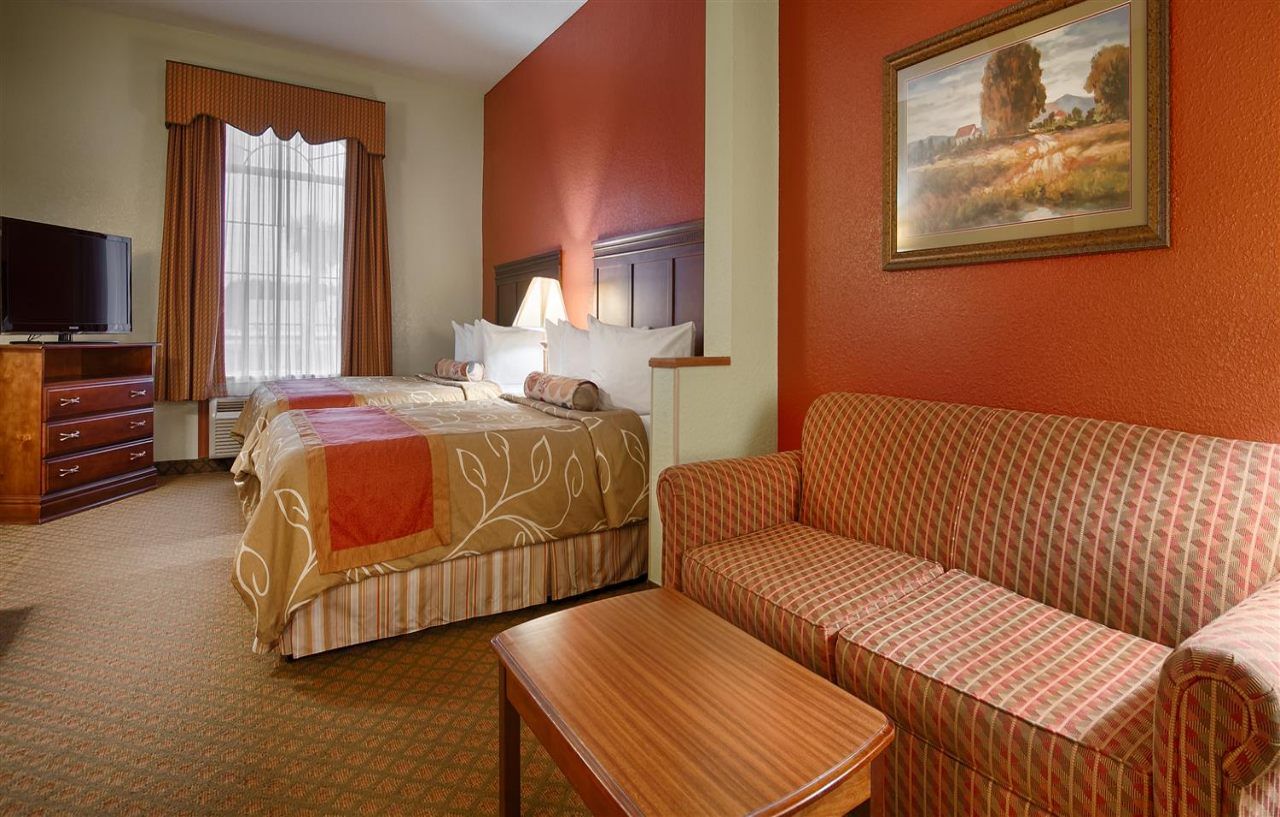 Best Western Plus Bradbury Inn And Suites Уейкрос Екстериор снимка